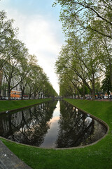 königsallee und stadtgraben in düsseldorf, nrw, deutschland
