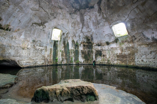 Mercury temple in baths of Baia 