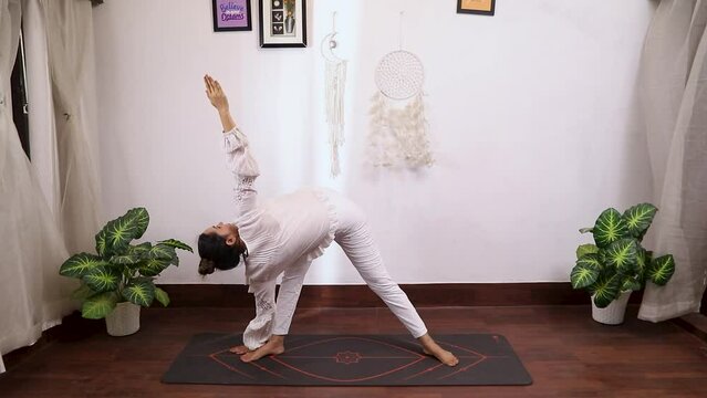 Video of a nice woman performing Parivrtta Trikonasana yoga