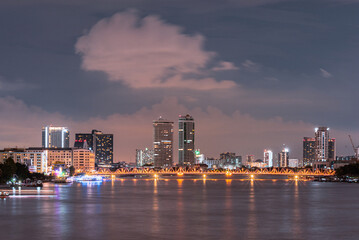 Fototapeta premium Long exposure night land scape at rama VIII bridge, the famous suspension bridge in Thailand , Bangkok, Thailand