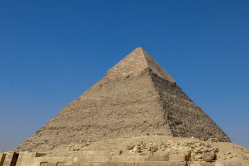 Fototapeta na wymiar pyramid on a sunny day
