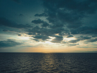 水平線と日の出