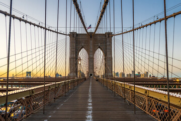 Fototapeta premium The Brooklyn bridge and lighting lamps early in the morning dawn.