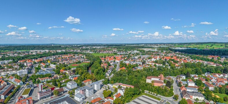 Die kreisfreie Stadt Kaufbeuren im Luftbild - Ausblick auf die &ouml;stlichen Stadtteile
