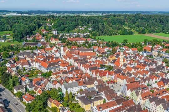Die Kernstadt von Mindelheim im Unterallg&auml;u aus der Luft
