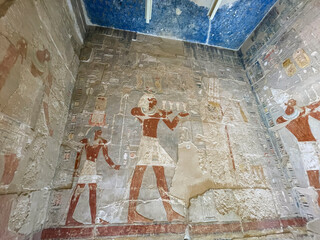 Jeroglíficos en el Templo de Hatshepsut, Lúxor, Egipto. 