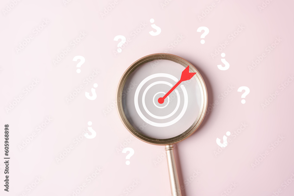 Aufkleber magnifier focus to target solution target which among question icon, successful business and thinkin