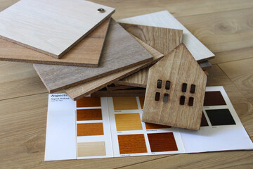 Obraz na płótnie Canvas Nuancier bois, choix des matériaux pour aménager sa maison, plancher, parquet, choisir la couleur de son bois, décoration intérieure de la maison.