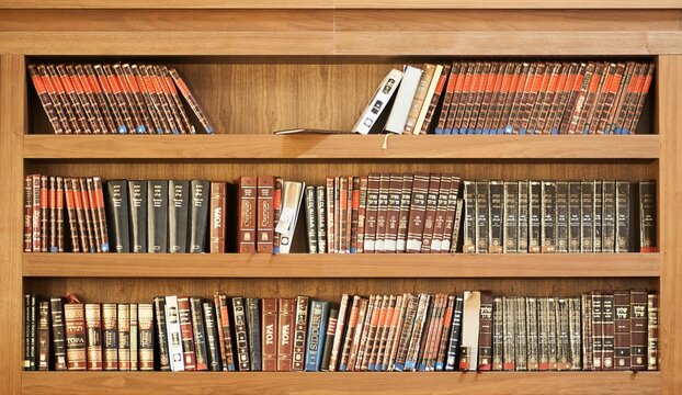 Synagogue book Shelf in Paris