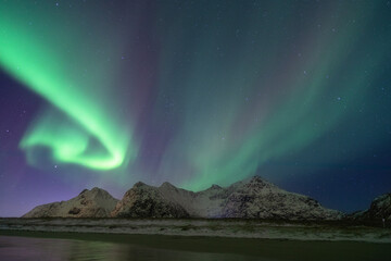 Nordlichter über den Lofoten in Norwegen