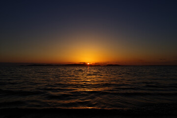 沖縄県小浜島　トゥマールビーチの美しい朝焼け