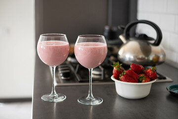 healthy eating strawberry smoothie