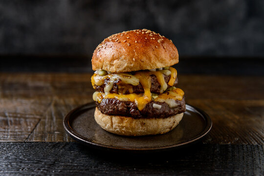 ハンバーガー　チーズバーガー　ダブルチーズ