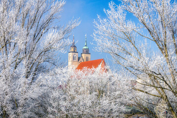Johanniskirche in Magdeburg im Winter