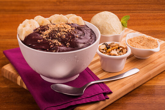 acai in bowl Brazilian traditional food