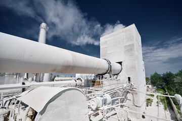 Building of loading device of roasting rotary furnace