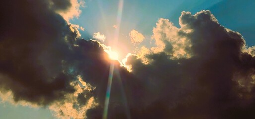 Fototapeta premium sun in the cloud