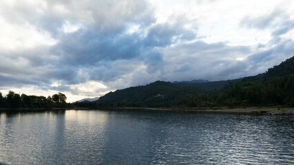 puente rio puelo en el sur de chile, acampando con amigos en la montaña y emociones