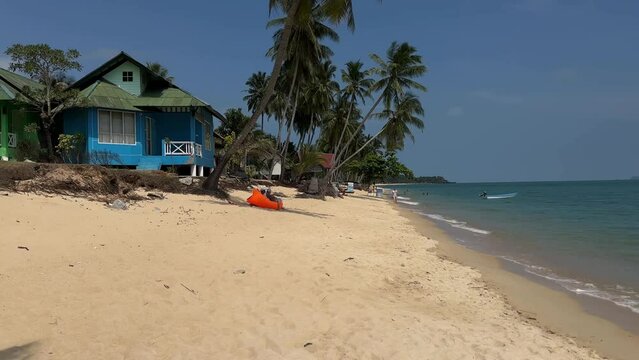Revealing Shot of Maenam Beach in Koh Sumui Island, Thailand