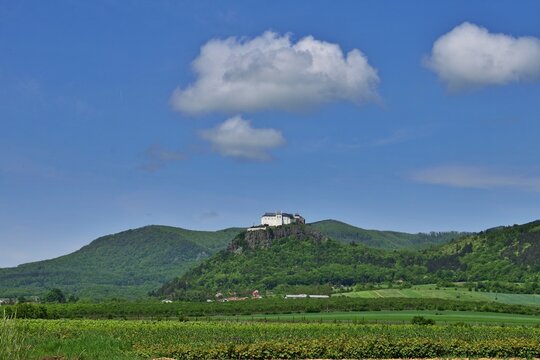 Burg von F&uuml;z&eacute;r in Zempl&eacute;n Gebirge, Ungarn