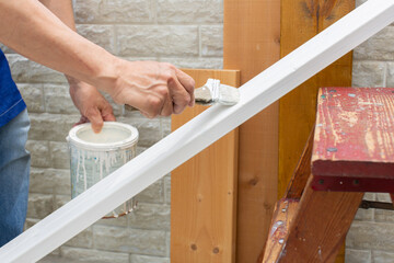 ペンキ塗り作業