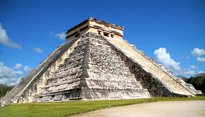 Fototapeta na wymiar Mayan pyramid of Kukulcan El Castillo. Aztec pyramid. Generative AI