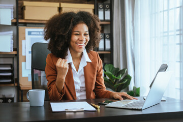 Obraz premium Working smart, African american business woman working audit balance sheet, job order costing, revenue recognition, break-even analysis, appropriated retained earnings, earned surplus, capital gain