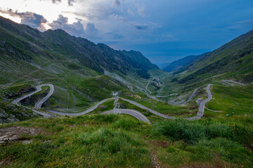 Fototapeta na wymiar The carpathian mountains with the winding transfaragasan road