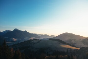 Obraz premium Landscape in hills on a sunny day