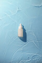 Bottle of sunscreen spray on a pastel background with space for text and design elements