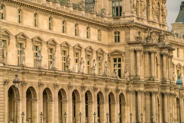 Fototapeten Facade of Louvre Museum building, Paris, France © TambolyPhotodesign