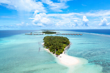 Malediven Insel im Thaa Atoll aus der Luft