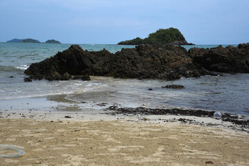 Fototapeta na wymiar Felsenküste in Thailand
