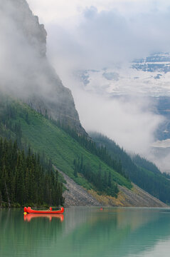 lake louise reflection on water