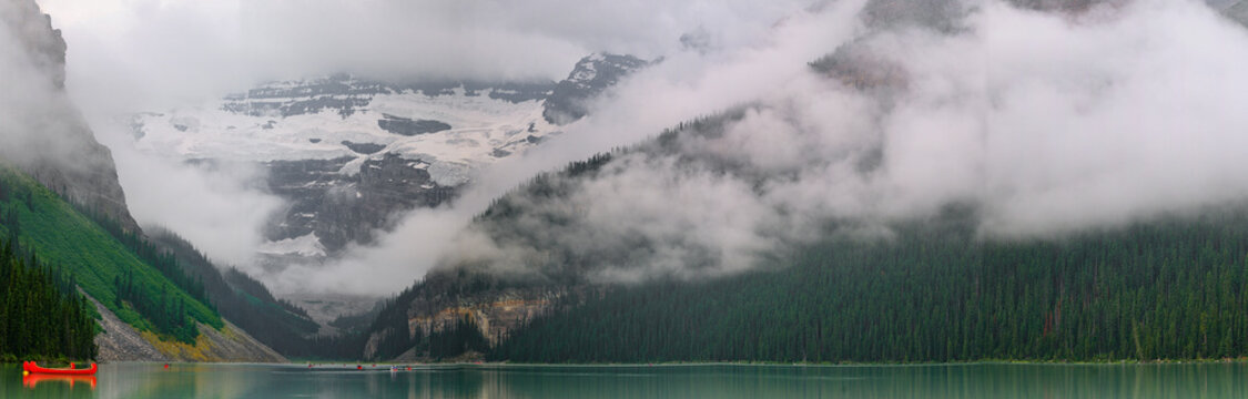 lake louise reflection on water