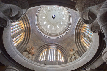Imposanter Blick in die Ruhmeshalle, im Inneren des Völkerschlachtdenkmals bei Leipzig, in...