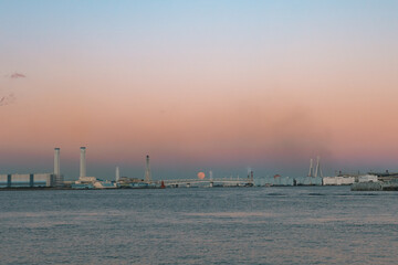 Naklejka premium 夕焼けと海