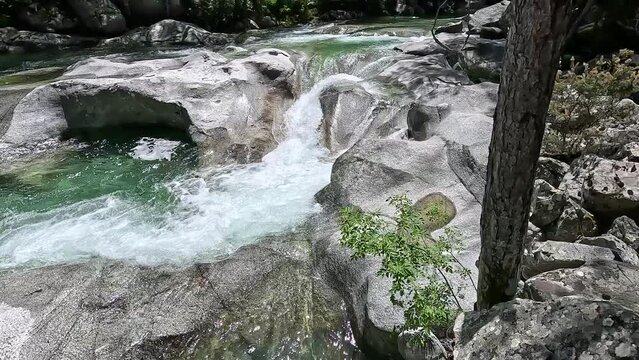 La vall&eacute;e de la Restonica, en Corse