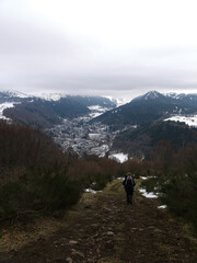 Fototapeta na wymiar Vue sur le Mont-Dore en hiver