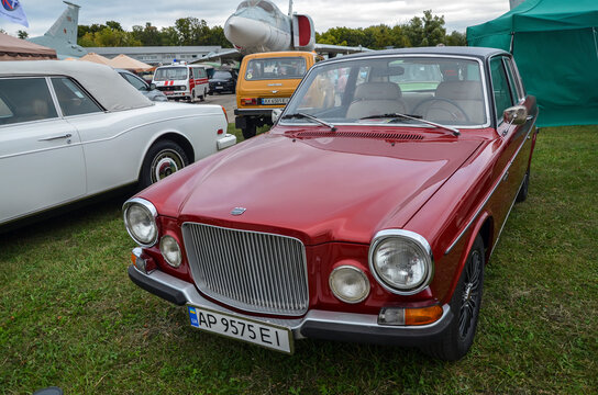 Volvo 162 1973 is an extremely rare coupe of the Swedish brand. His design is the creation of the famous body studio Bertone.