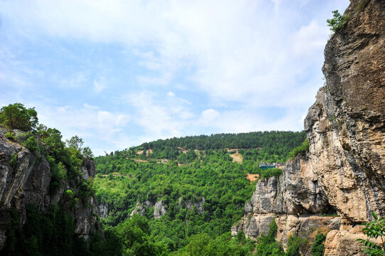 Crystal Glass Terrace, located in Karab&uuml;k Safranbolu, is a touristic location worth seeing. It is an enjoyable activity to watch the view excitedly from the glass terrace.
