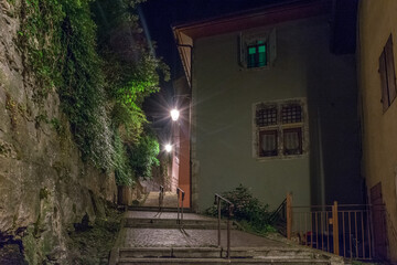 Calle nocturna de Annecy, Francia - obrazy, fototapety, plakaty