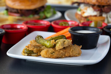 pepinillos empanizados