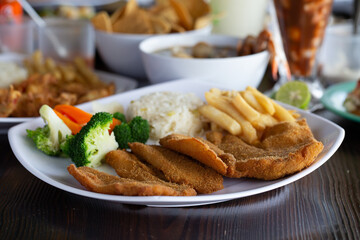 filete de pescado empanizado