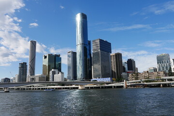 Fototapeta na wymiar Hochhäuser am Fluss Brisbane River in Brisbane