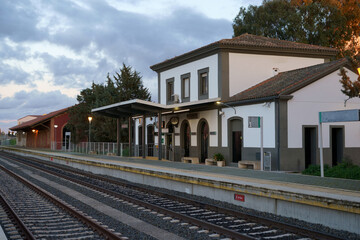 Fototapeta na wymiar Parada de una estación de tren.