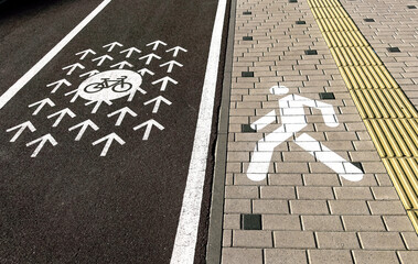 Fototapeta premium Dividing line, marking between bicycle and pedestrian roads, lanes