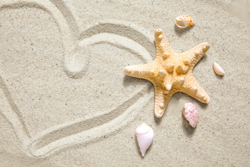 Fototapeta na wymiar Heart drawing, starfish and seashells on sand