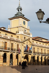 Vista del ayuntamiento de Oviedo, Asturias, en la plaza de la Constitución.