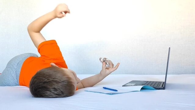 Boy with ADHD is bored, distracted and does not want to do his homework, individual and homeschooling with ADHD, help and therapy for children with ADHD, neuropsychology, learning difficulties
